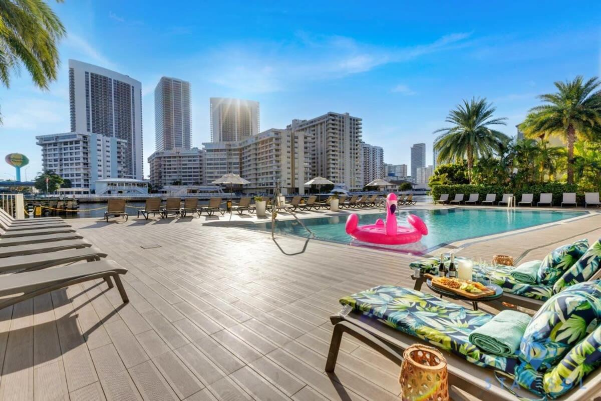 Balcony - Pool - Near Beach - Gym ハランデール・ビーチ エクステリア 写真